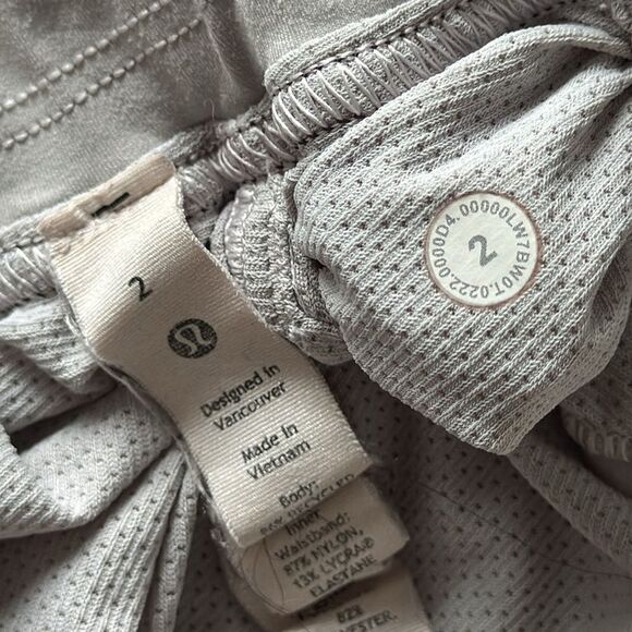 lululemon Hotty Hot High-Rise 4" Lined Shorts *Special Edition Paint Glide Sz2 - Picture 12 of 12